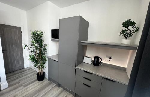 Bedlington Apartment | ResiLets - Mood Studio 4 - Town centre studio room with en-suite