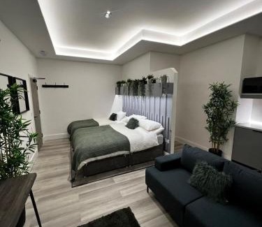 Bedlington Apartment | ResiLets - Mood Studio 4 - Town centre studio room with en-suite