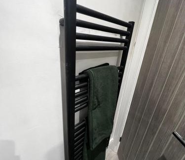 Bedlington Apartment | ResiLets - Mood Studio 4 - Town centre studio room with en-suite