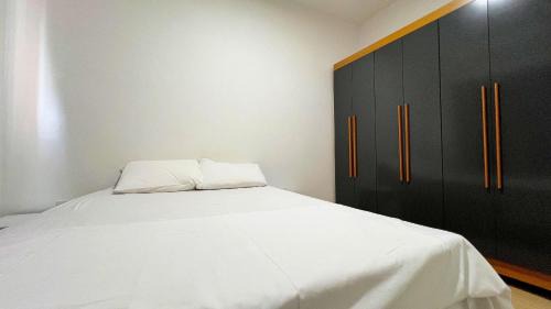 Aruanda Apartment | Resort Aruana com 2qts, ar, piscina e muito verde