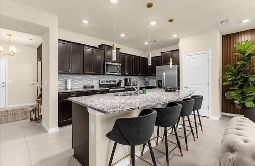 Wellington House | Resort Bliss with Water Park & Pool Fun