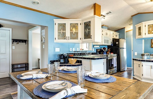 Elberta House | Resort Dock & Boat Ramp: Home w/Wolf Bay Access