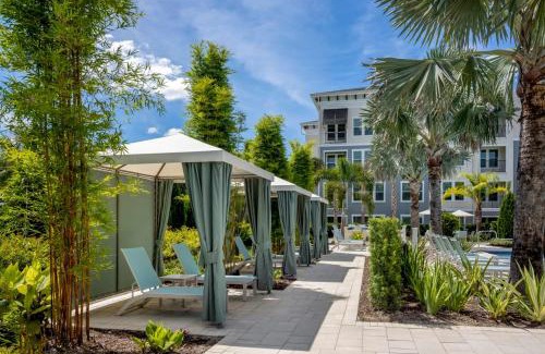 Temple Terrace Apartment | Resort Feel - King Bed - POOL - Hot Tub - Long Stay - Pets - Moffitt - Gated - Gym - Wifi - USF - Elevators - WT2