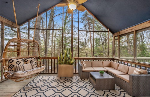 Basye House | Resort Getaway: Golf, BMX trail, Hot Tub & Arcade!