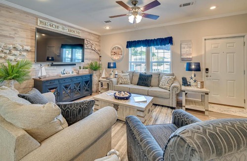 Garden City House | Resort Home about 1 Mi to Myrtle Beach Access!