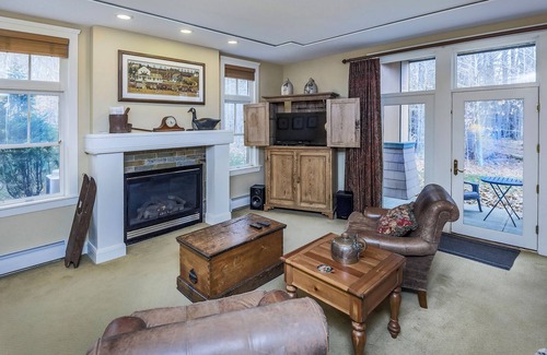 Proctorsville Condo | Resort Home with heated Pool and Tennis