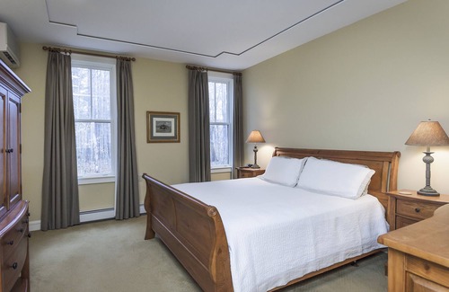 Proctorsville Condo | Resort Home with heated Pool and Tennis