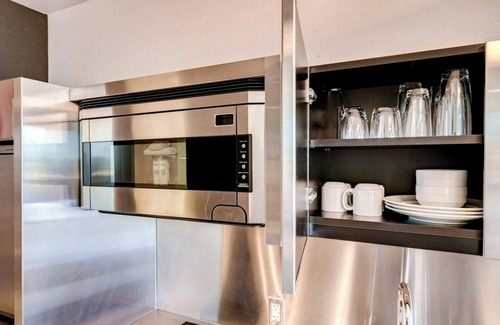 Las Vegas Hotel | Resort in Las Vegas with NO RESORT FEES & FREE VALET SERVICE!