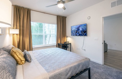Bearss Plaza Apartment | Resort: KING bed, POOL, Moffitt, Busch Gard