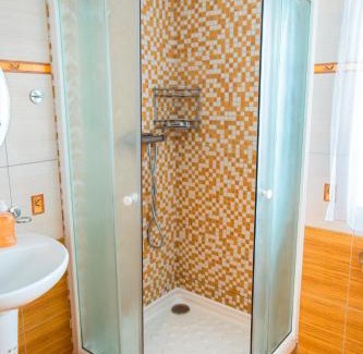 Tyn nad Vltavou Apartment | Resort Koloděje-žlutý dům