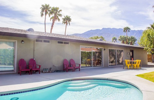 Vista Norte House | ★Resort-Like Midcentury, Big Pool & Awesome Mountain Views!★