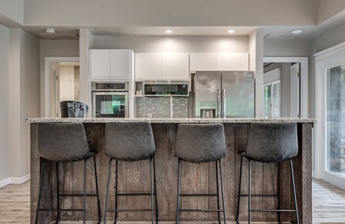 Edmond House | Resort living in Edmond with pool & tennis court!