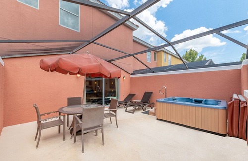 Sunset Lakes House | Resort living, next to Disney Townhome with hottub