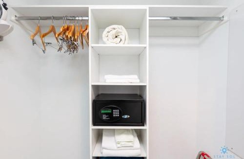 Hallandale Beach House | Resort Near Beach with Amazing Pool and Gym