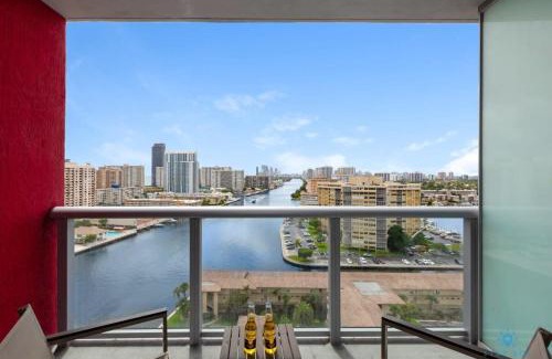 Hallandale Beach House | Resort Near Beach with Amazing Pool and Gym