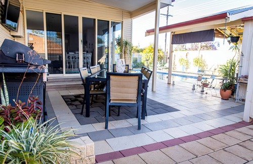 Broken Hill House | Resort on Morgan - Entertainers Paradise | Stunning Pool | Pet & Family Friendly