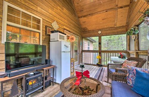 Branson West House | Resort Perks! Woodsy Family Retreat Near SDC