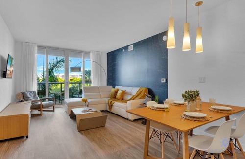 Hallandale Beach Apartment | Resort POOL Apartment BALCONY POOL