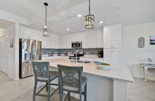 Lakewood Ranch Condo | Resort Style 1st Floor Condo in Amazing Lakewood National Golf Community!