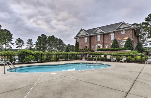 Spring Lake Apartment | Resort-Style Condo on Golf Course with Pool Access