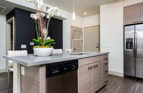 Irvine Business Complex Apartment | Resort-style Living in a 2-bedroom Luxury Apartment