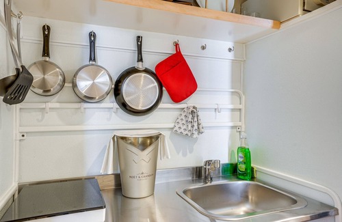 Napa Apartment | Resort-Style Napa Studio: Close to Wineries!