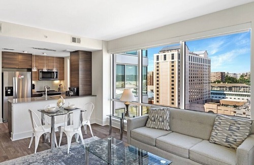 Airport Area Apartment | Resort-style pool & Spa! Irvine 2BR nr John Wayne Airport