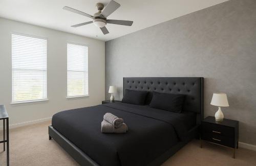 Forest Park Apartment | Resort-Style Retreat 1 King 2 Queens, Pool table