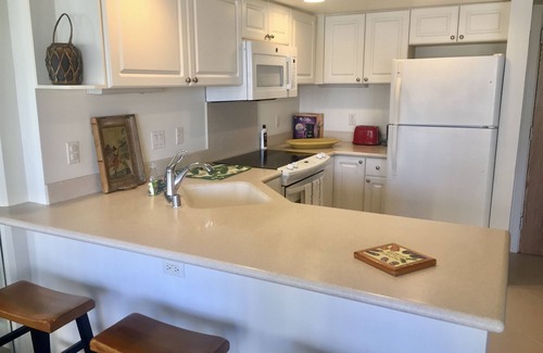 Waikiki Condo | Resort Style with Hula Show, Fireworks and even Tiki Torches!