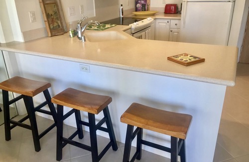 Waikiki Condo | Resort Style with Hula Show, Fireworks and even Tiki Torches!