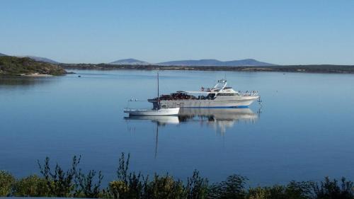 Lake Wangary House | Rest A Shore Coffin Bay