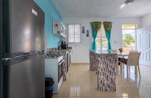 Samana Apartment | REST AND PLEASURE IN SAMANA/JACUZZI/BBQ/5 MINUTES FROM TOWN.