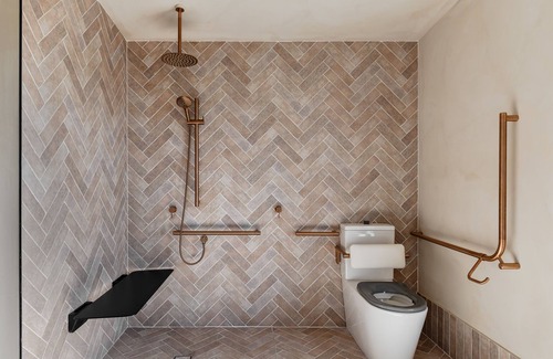 Eglinton Hotel | Rest at BoxGrove