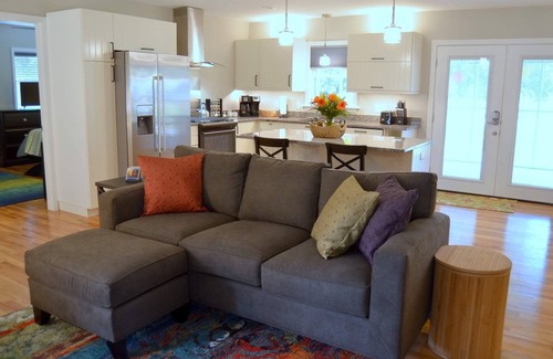 Huger House | Rest & relax at your home away from home! Gorgeous guest house near Charleston!