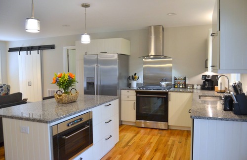 Huger House | Rest & relax at your home away from home! Gorgeous guest house near Charleston!