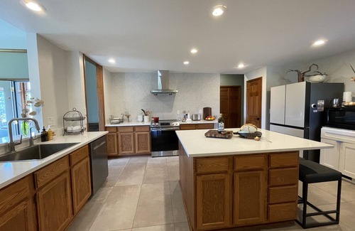 Glacier View Meadows House | Restful 3 Bedroom Mountain Retreat Bordering National Forest, 31+ day stays
