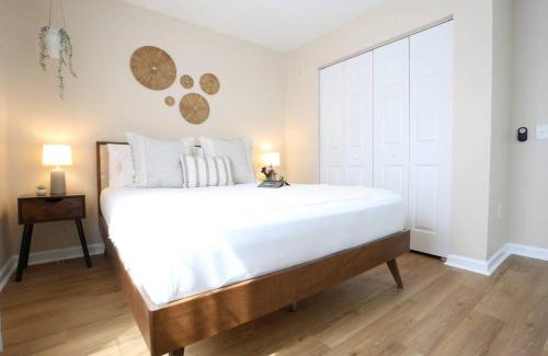 Gainesville House | Restful Refuge 2 BR Boutique Condo w Pool & Gym