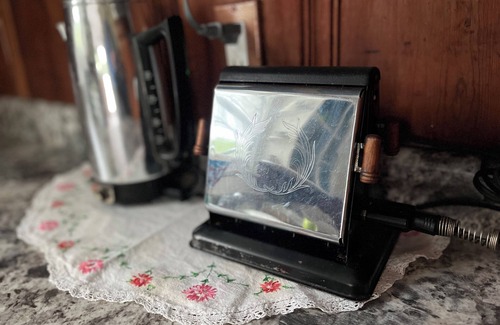 Creal Springs House | Restored 1910 Cottage Near Shawnee Forest, Lake of Egypt, Wineries, Pet Friendly