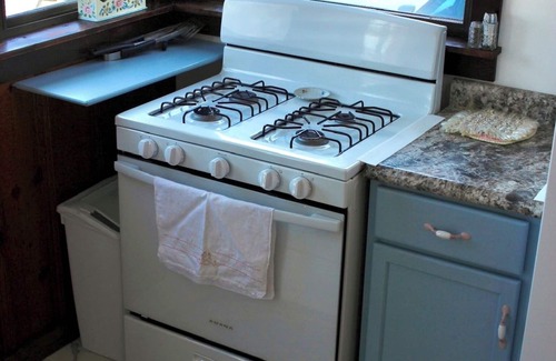 Creal Springs House | Restored 1910 Cottage Near Shawnee Forest, Lake of Egypt, Wineries, Pet Friendly