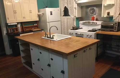 Des Moines House | Restored Victorian, Walk & Bike