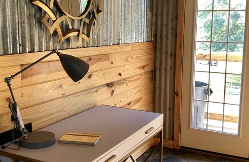 Colbert House | RETREAT 15 mins to Arch-$50 Uber card- w pool & hot tub