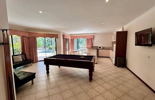 Herron House | Retreat on Estuary !nHuge waterfront residence for large groups to enjoy