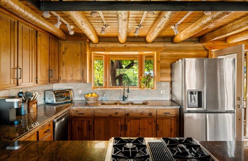 Canoga Park House | Retreat to the Rocks – Historic Film & Music Getaway