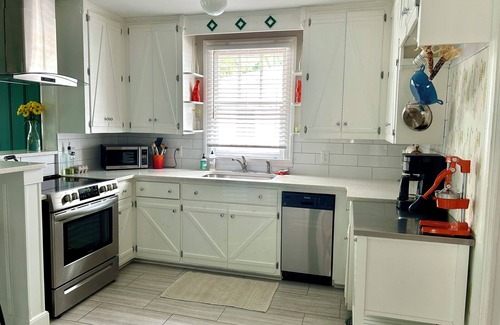 West Ashley House | Retro Avondale Home