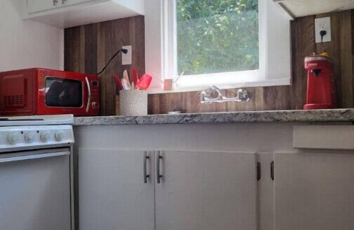 Weott Cabin | Retro Cabin in the Redwoods - remote location close to hiking and the river