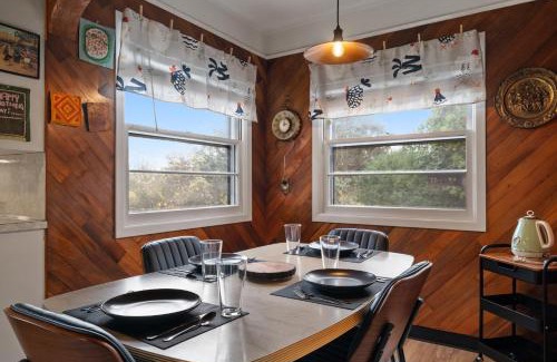 Starcrest House | Retro Getaway In Hazel Dell