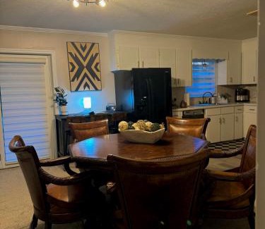 Jones County Villa | Retro Luxe