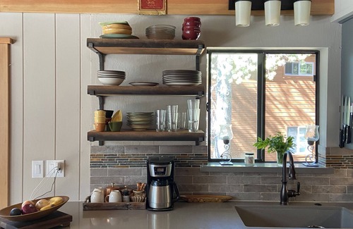 Truckee House | Retro-modern cabin in the woods. 5 week Feb-March ski lease available