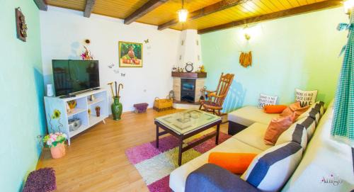 Mostar House | Retro Pool House