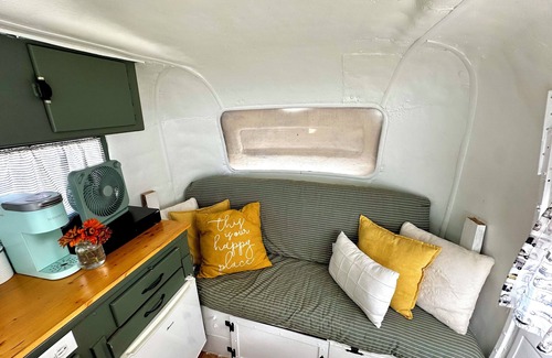 Fairhope House | Retro restored 1-bedroom caravan in Fairhope with AC